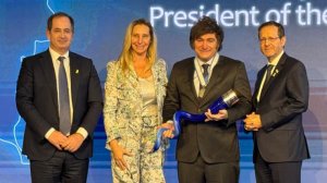 Les hermanes Milei reciben el Premio Génesis